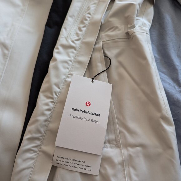 NWT Lululemon Rain Rebel Jacket - Picture 3 of 4